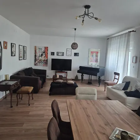 Lana Apartman