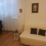 Lana Apartment *