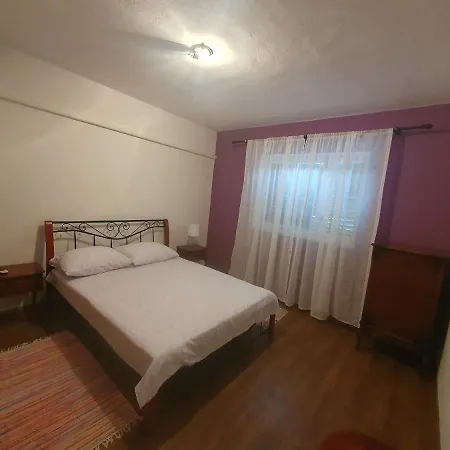 Lana Apartman