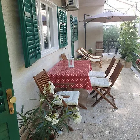 Lana Apartman *