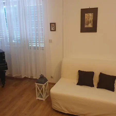 Lana Apartman *