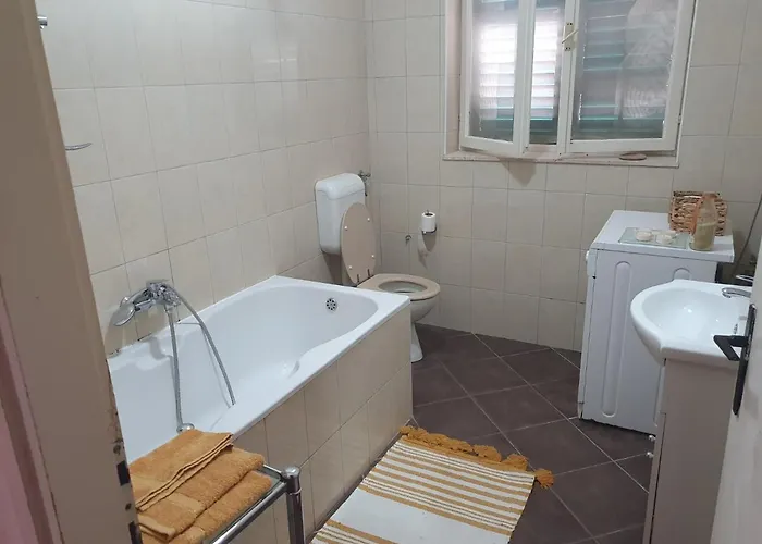 Lana Apartment *